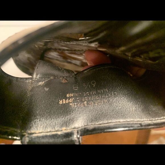 BCBGMaxazria Black, White & Gold Sandals size 6.5! I'm good condition - Picture 4 of 4